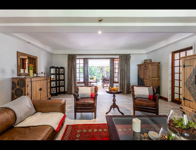 7 BEDROOM HOUSE FOR SALE IN BRYANSTON